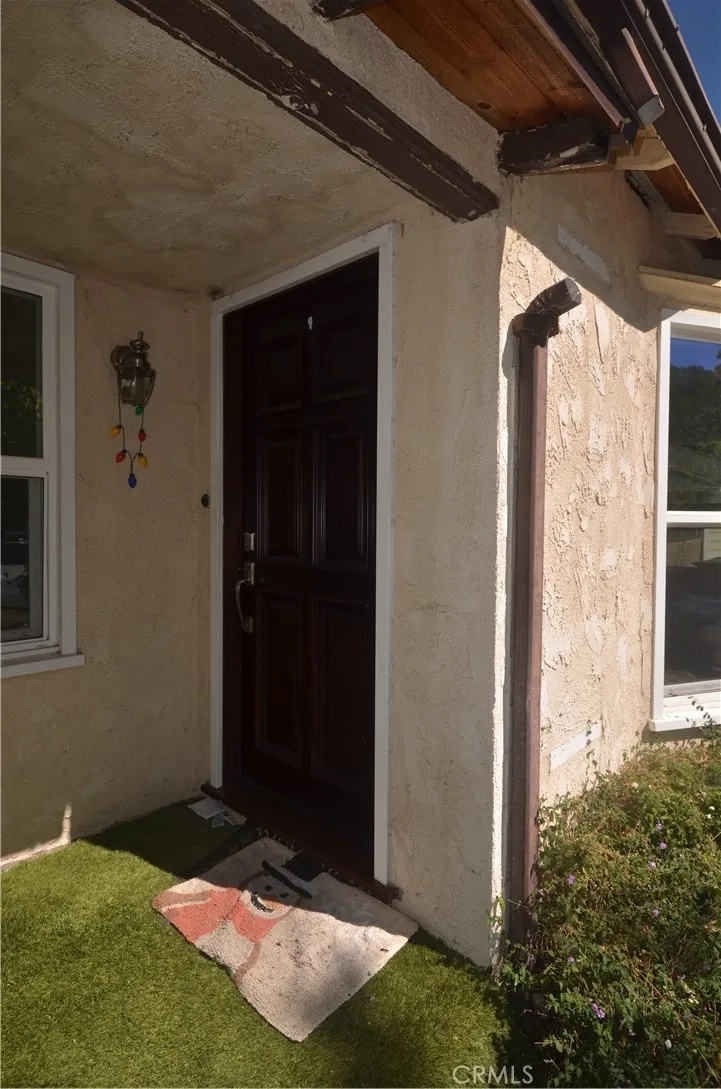 7024 Balcom Reseda, CA 91335