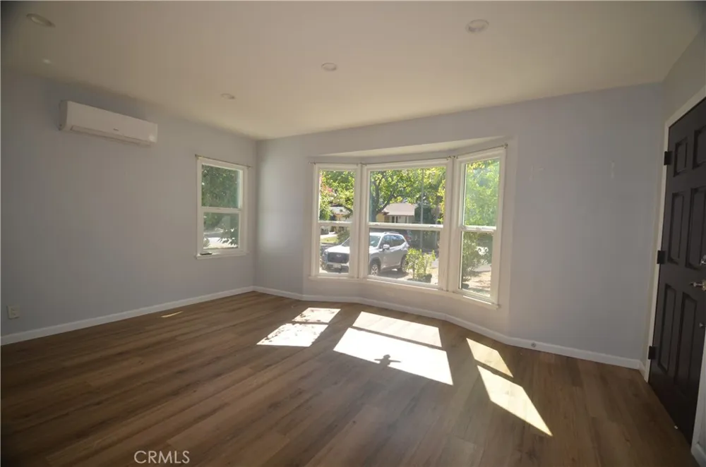 7024 Balcom Reseda, CA 91335