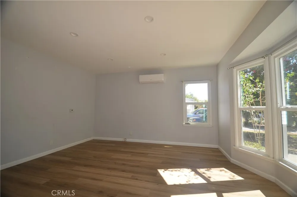 7024 Balcom Reseda, CA 91335