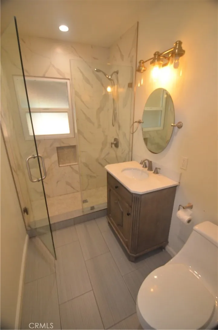 7024 Balcom Reseda, CA 91335