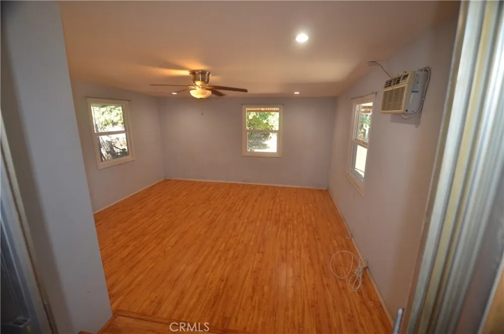 7024 Balcom Reseda, CA 91335