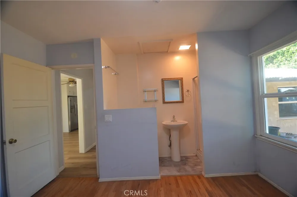 7024 Balcom Reseda, CA 91335
