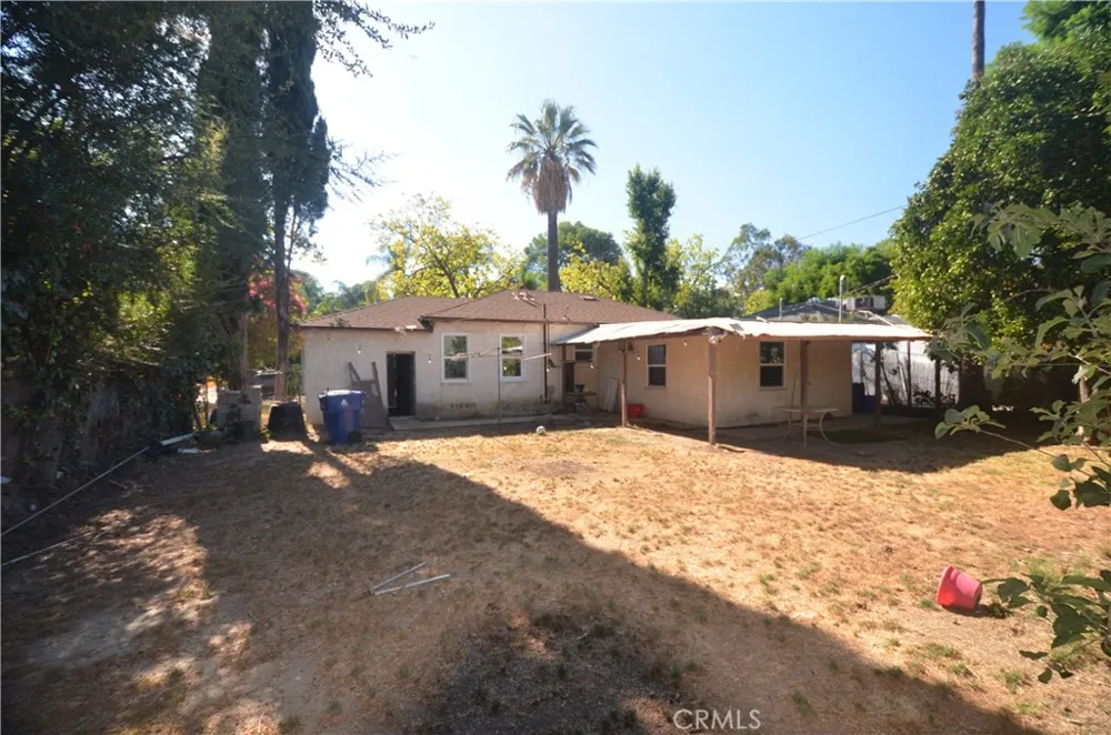 7024 Balcom Reseda, CA 91335