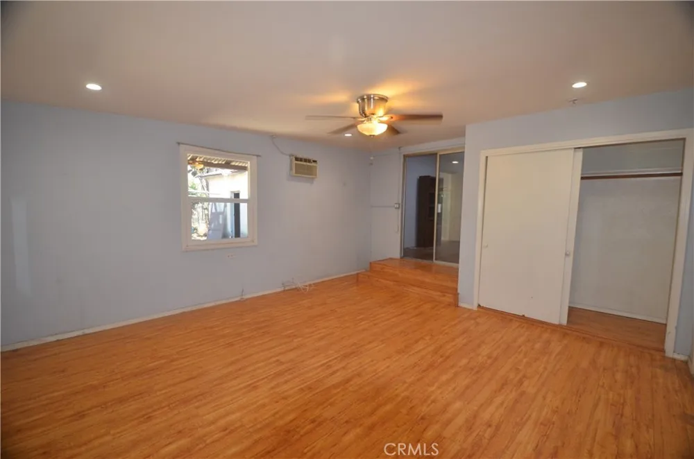 7024 Balcom Reseda, CA 91335