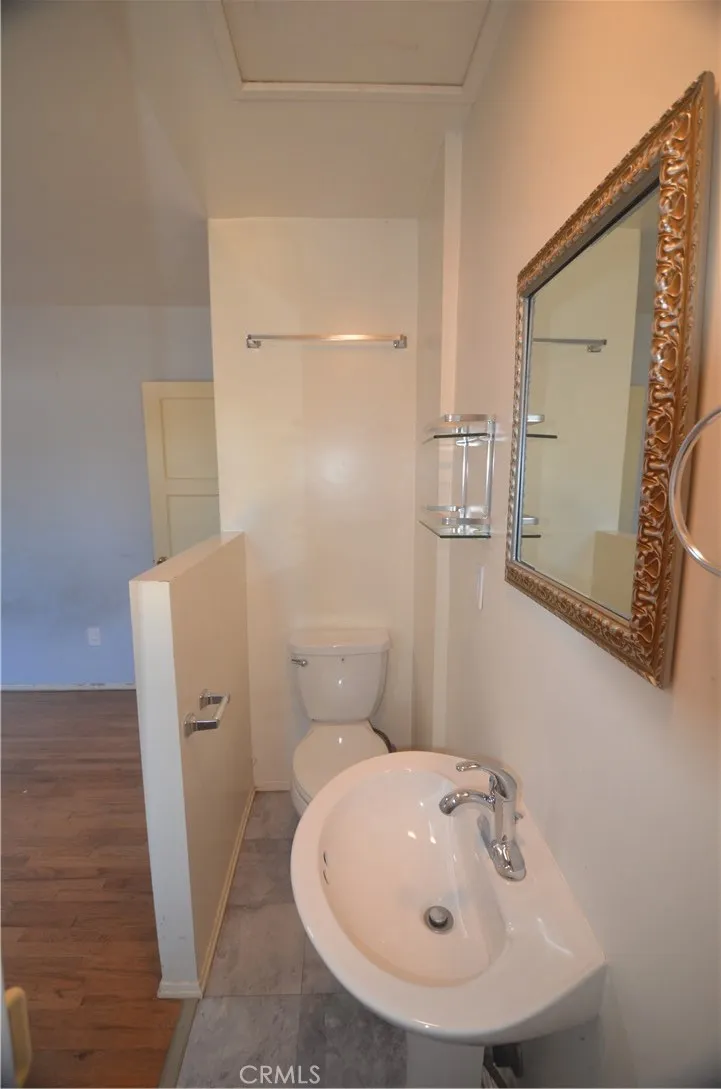 7024 Balcom Reseda, CA 91335