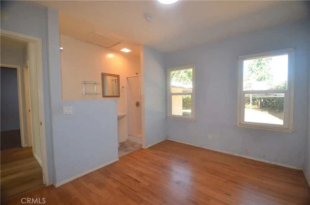7024 Balcom Reseda, CA 91335