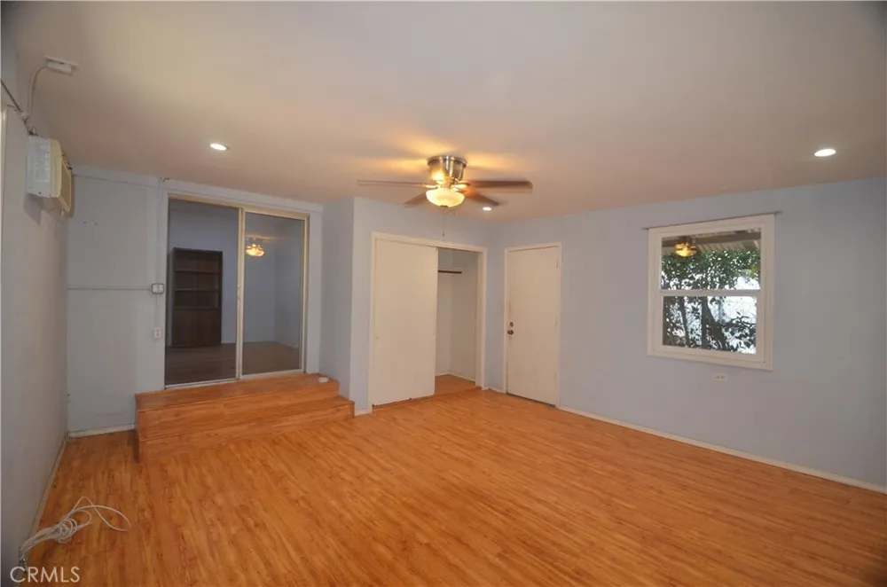 7024 Balcom Reseda, CA 91335