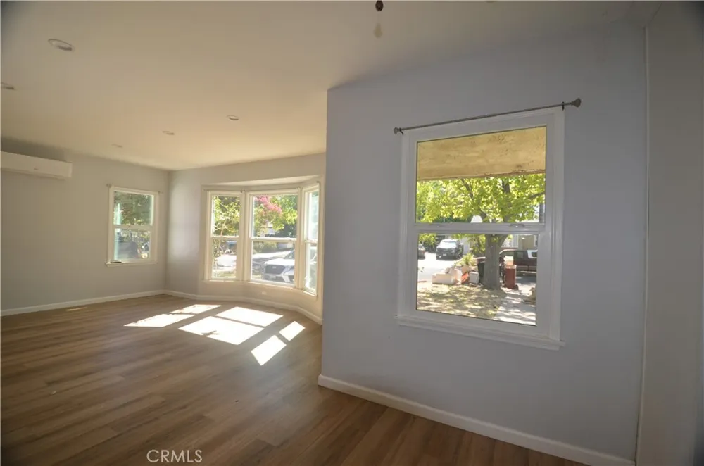 7024 Balcom Reseda, CA 91335
