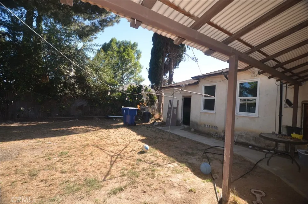 7024 Balcom Reseda, CA 91335