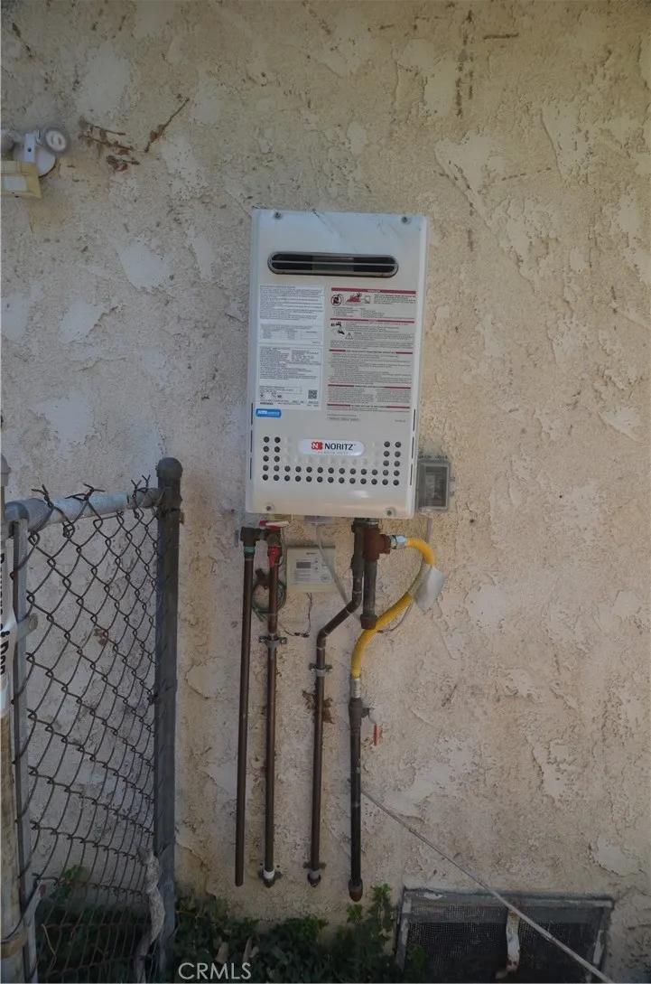 7024 Balcom Reseda, CA 91335