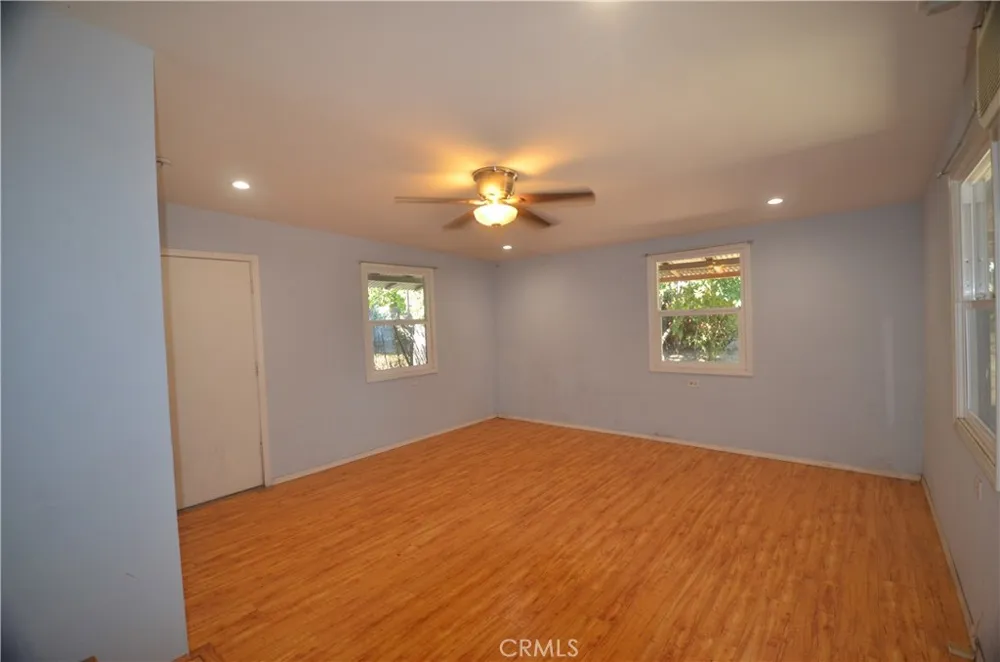 7024 Balcom Reseda, CA 91335