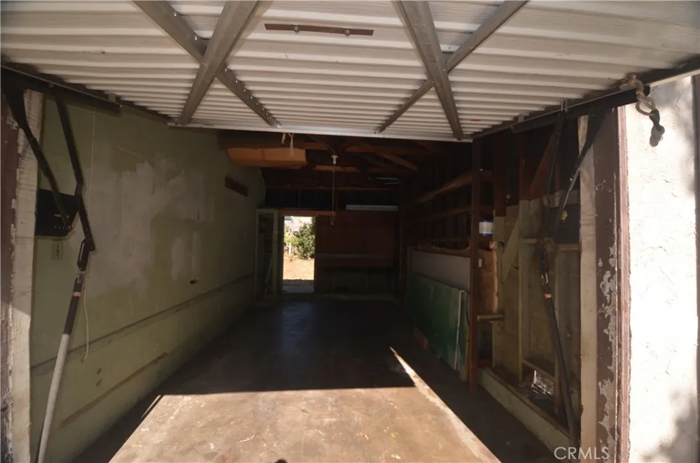 7024 Balcom Reseda, CA 91335