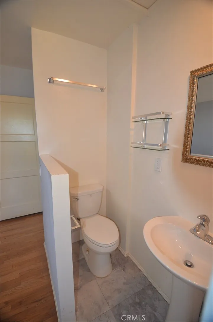 7024 Balcom Reseda, CA 91335