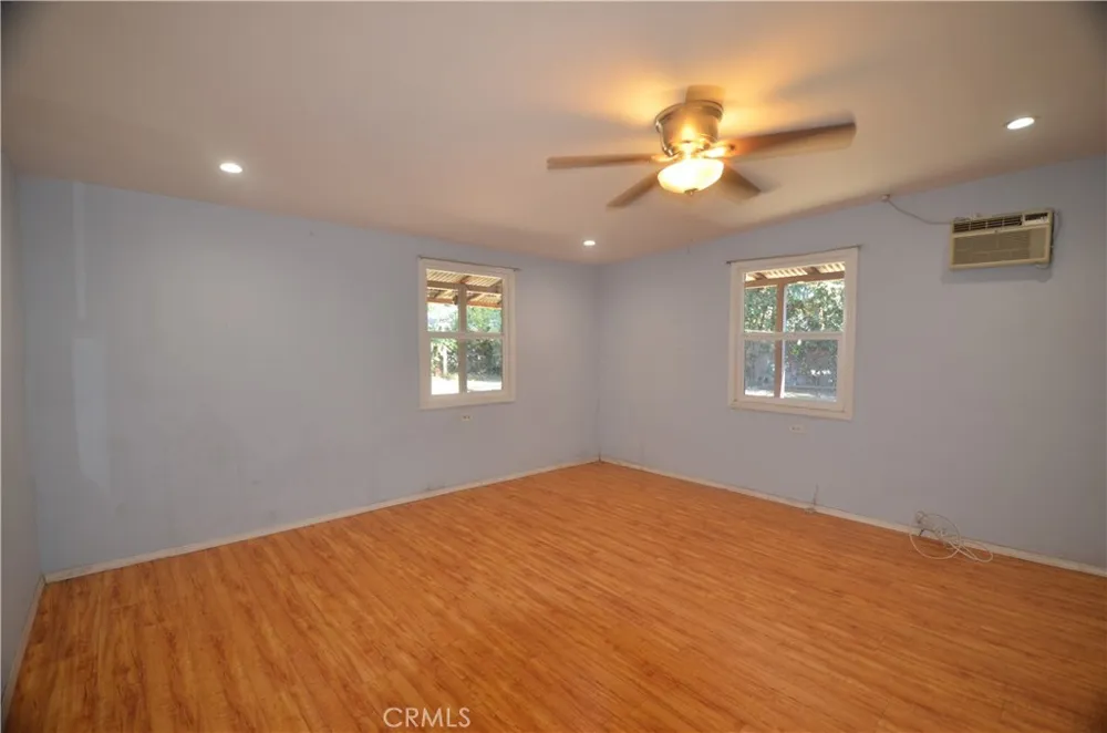 7024 Balcom Reseda, CA 91335