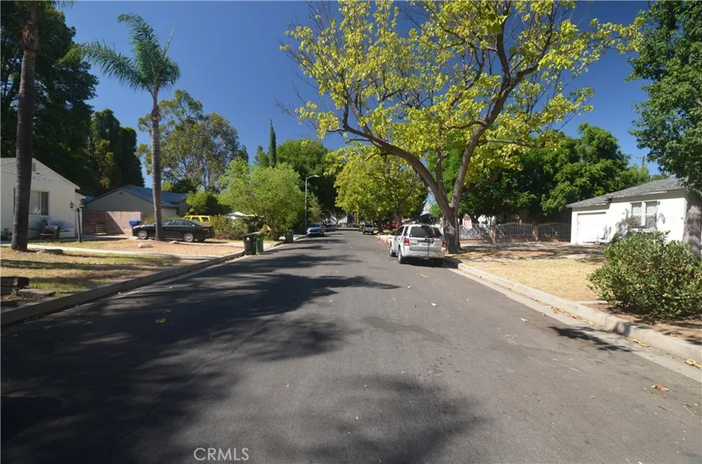 7024 Balcom Reseda, CA 91335