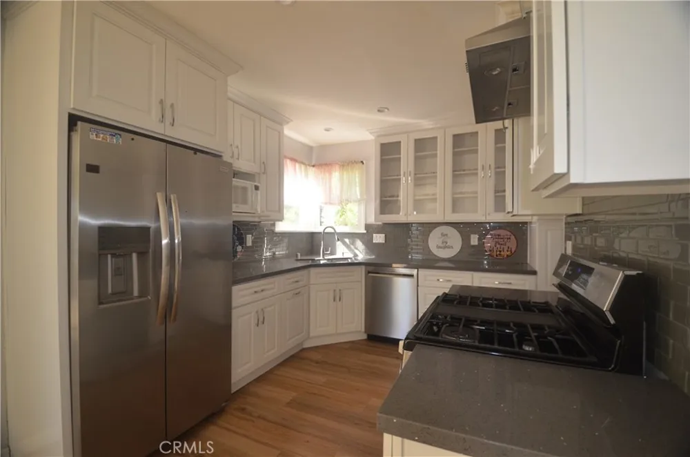 7024 Balcom Reseda, CA 91335