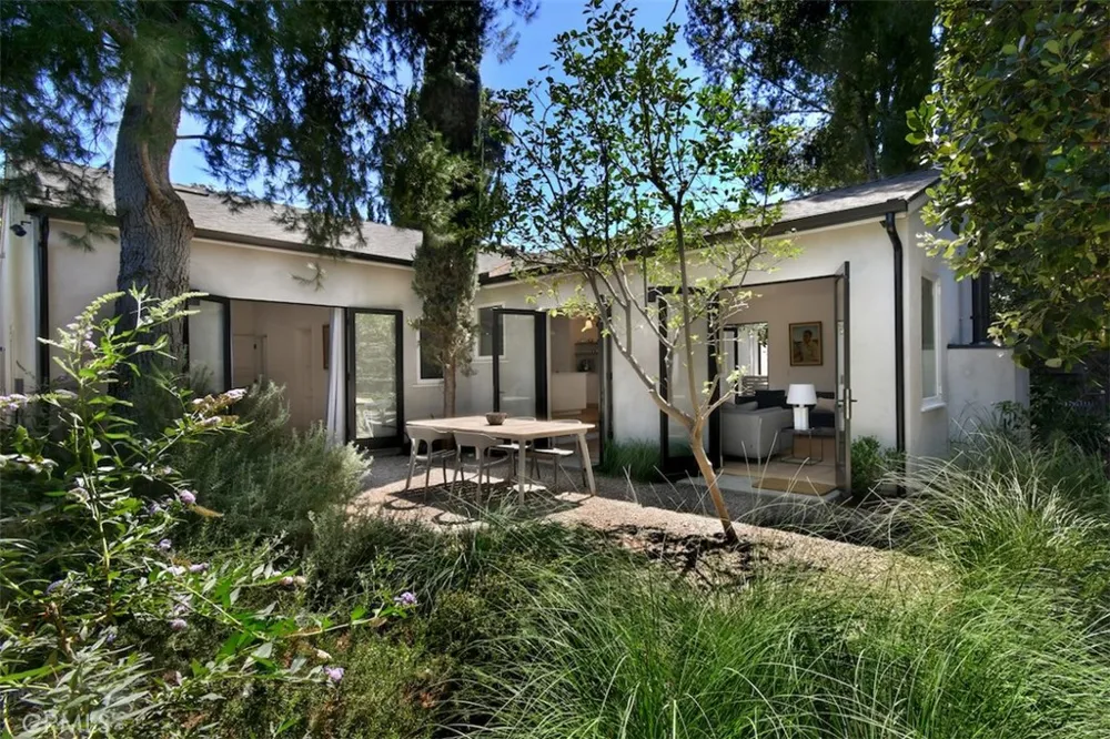16943 Hartland Lake Balboa, CA 91406