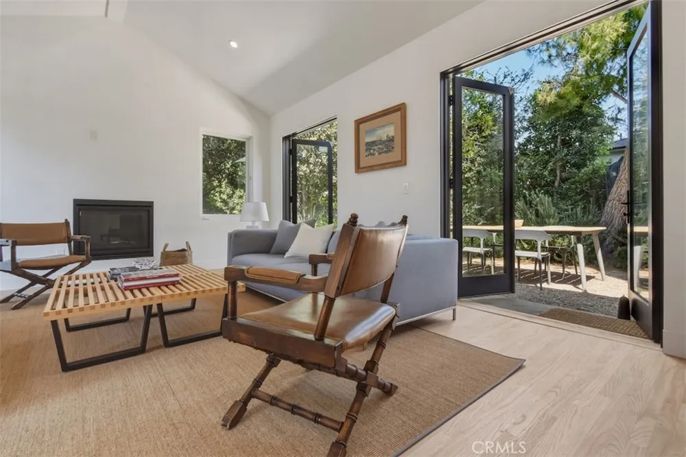 16943 Hartland Lake Balboa, CA 91406