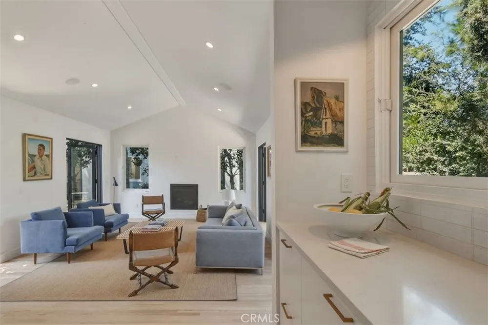 16943 Hartland Lake Balboa, CA 91406
