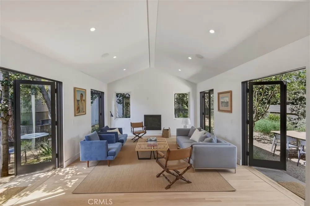 16943 Hartland Lake Balboa, CA 91406
