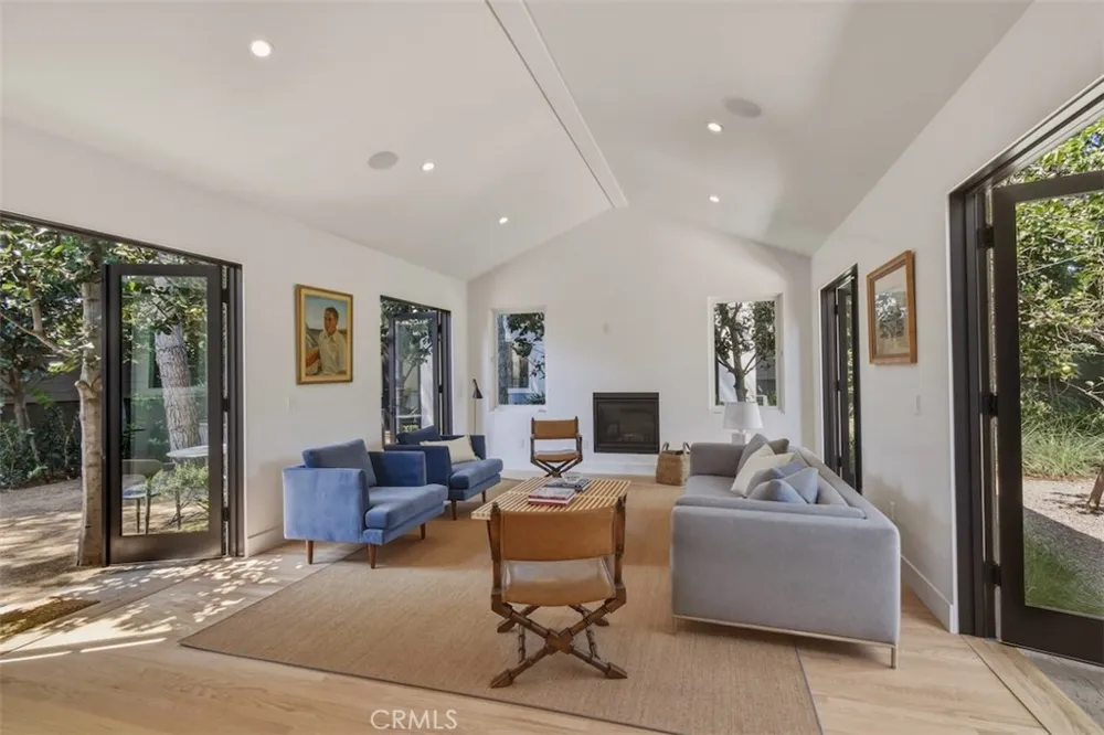 16943 Hartland Lake Balboa, CA 91406