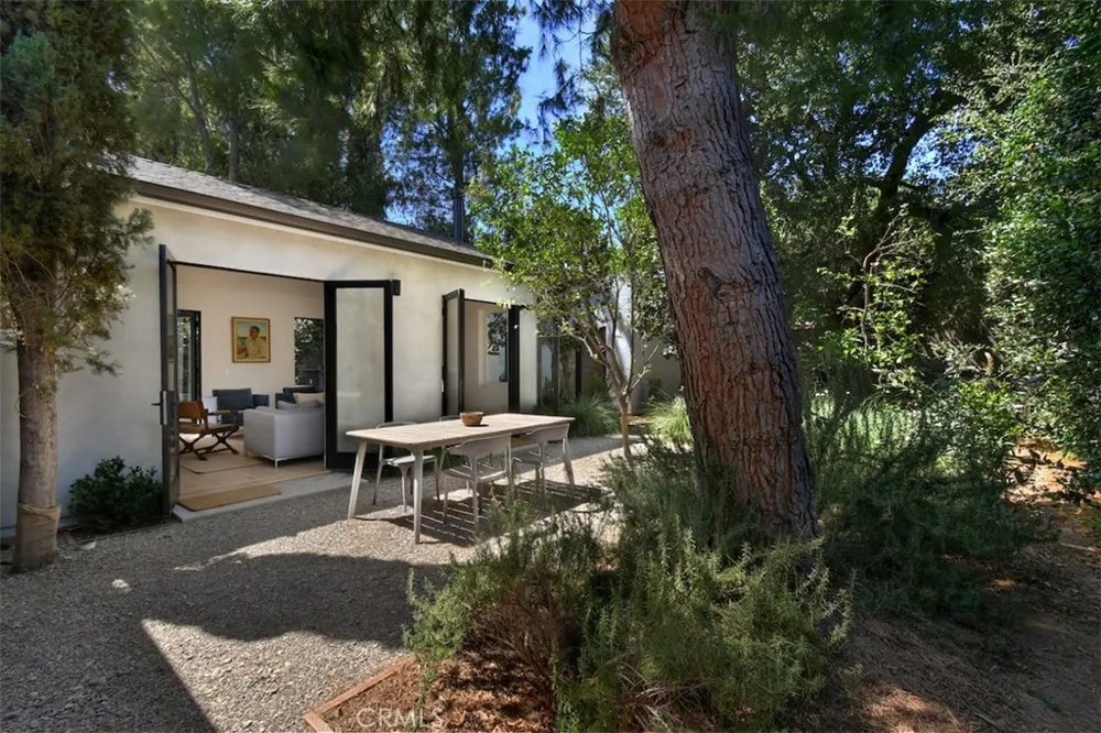 16943 Hartland Lake Balboa, CA 91406
