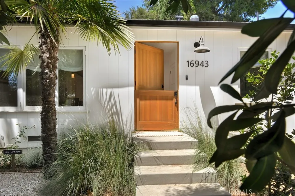 16943 Hartland Lake Balboa, CA 91406