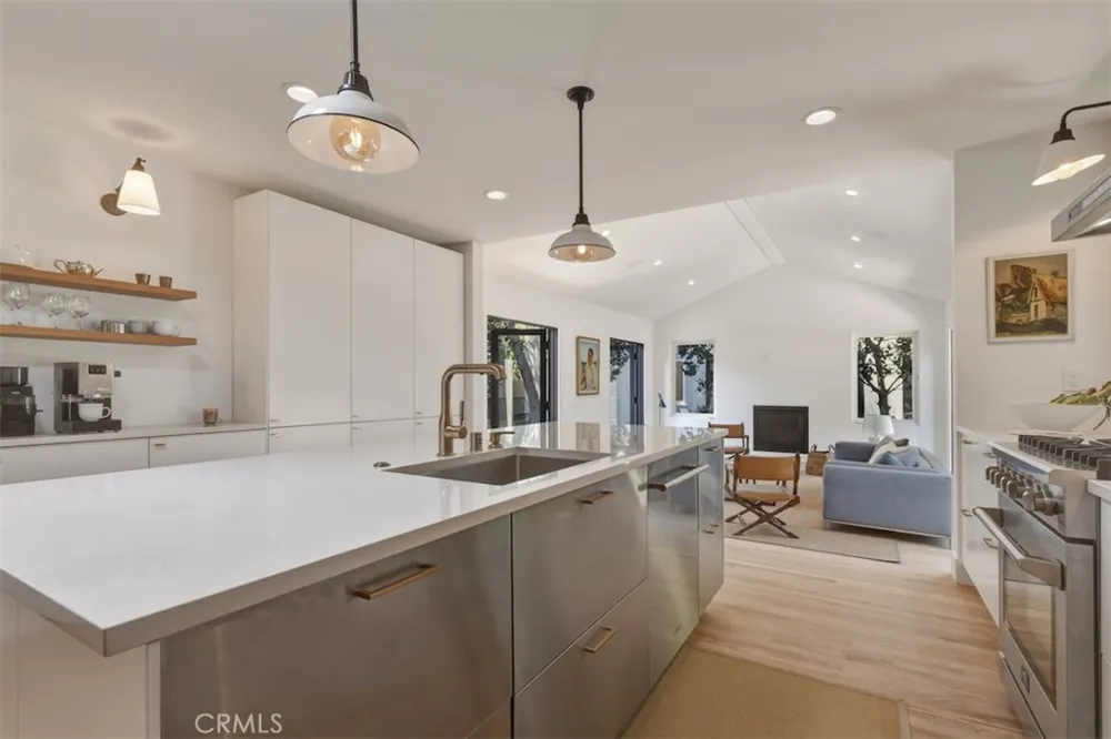 16943 Hartland Lake Balboa, CA 91406