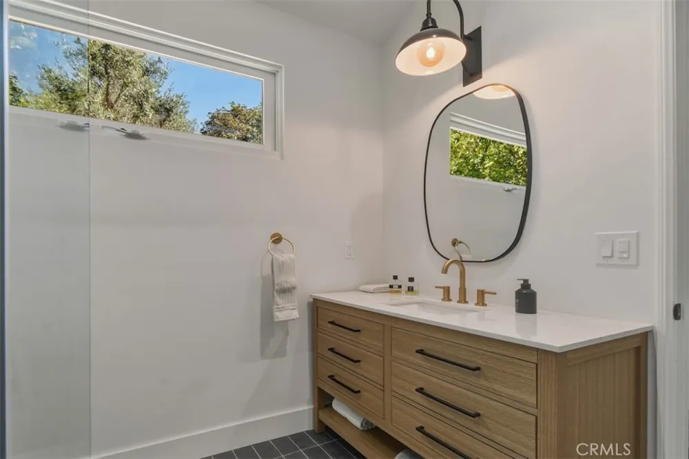 16943 Hartland Lake Balboa, CA 91406