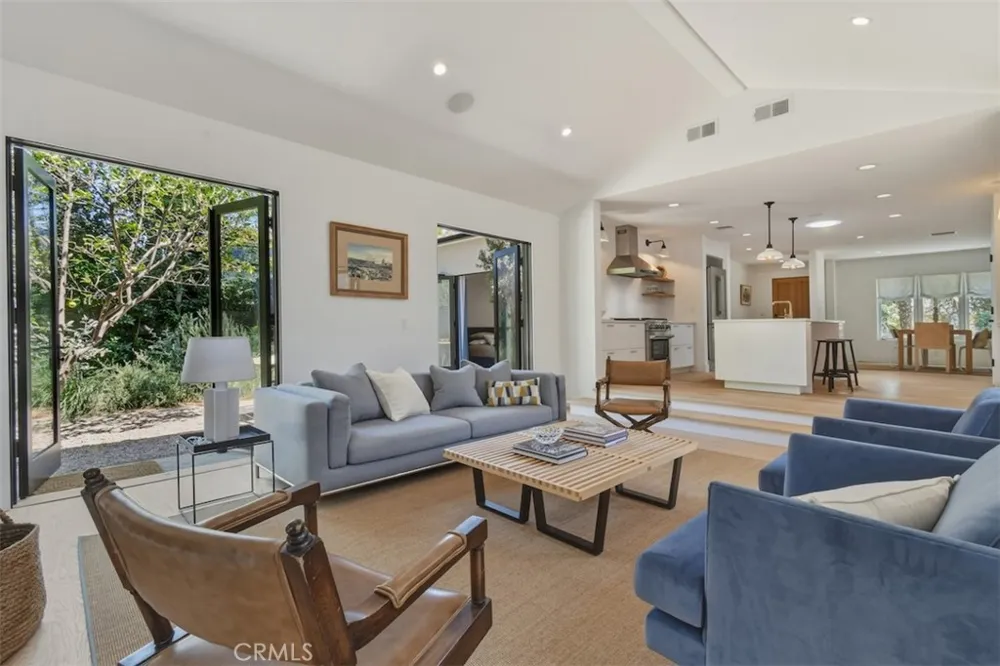 16943 Hartland Lake Balboa, CA 91406