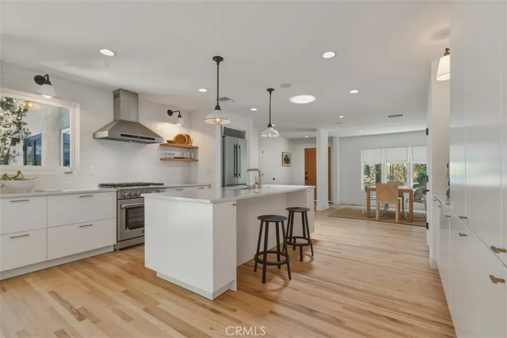 16943 Hartland Lake Balboa, CA 91406