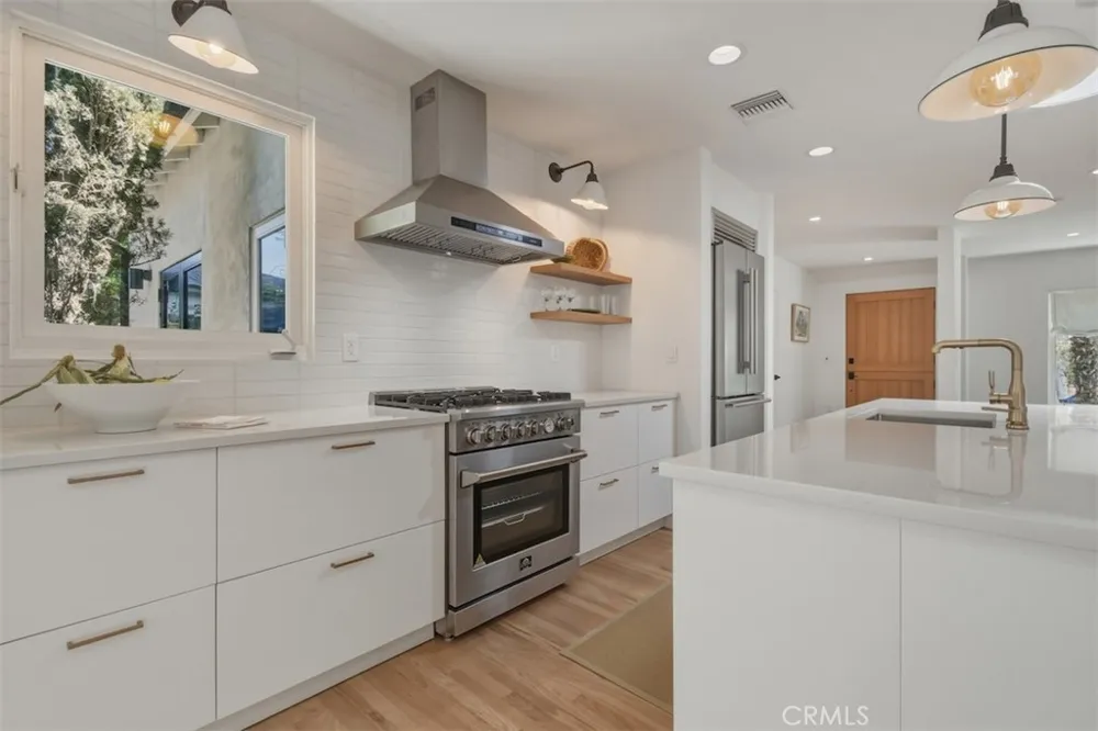 16943 Hartland Lake Balboa, CA 91406