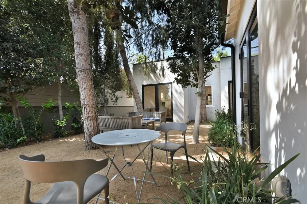 16943 Hartland Lake Balboa, CA 91406