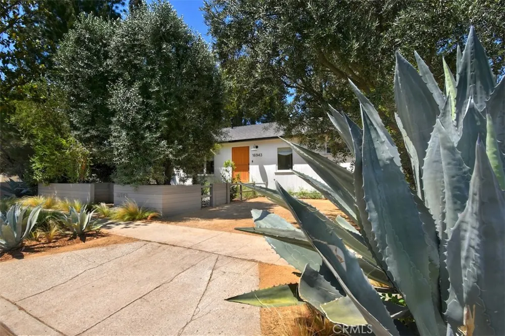 16943 Hartland Lake Balboa, CA 91406