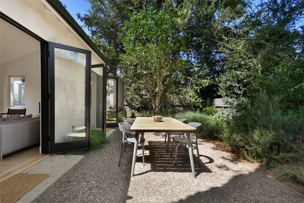 16943 Hartland Lake Balboa, CA 91406