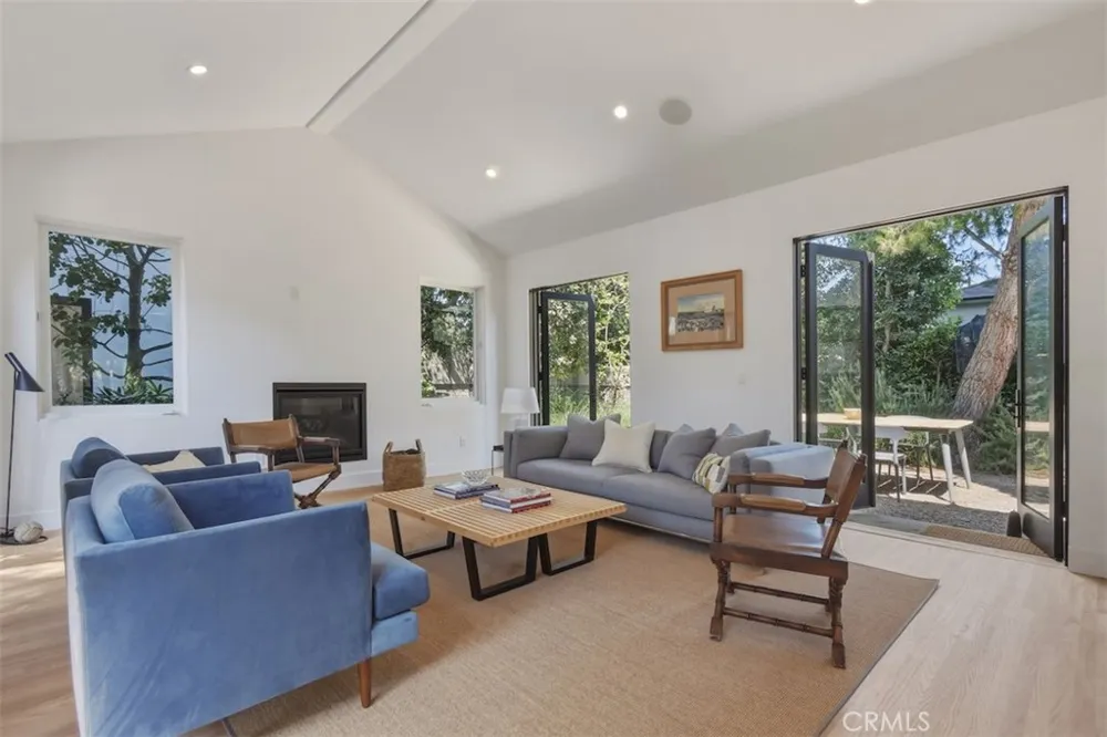 16943 Hartland Lake Balboa, CA 91406