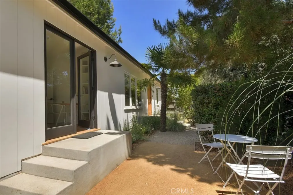 16943 Hartland Lake Balboa, CA 91406