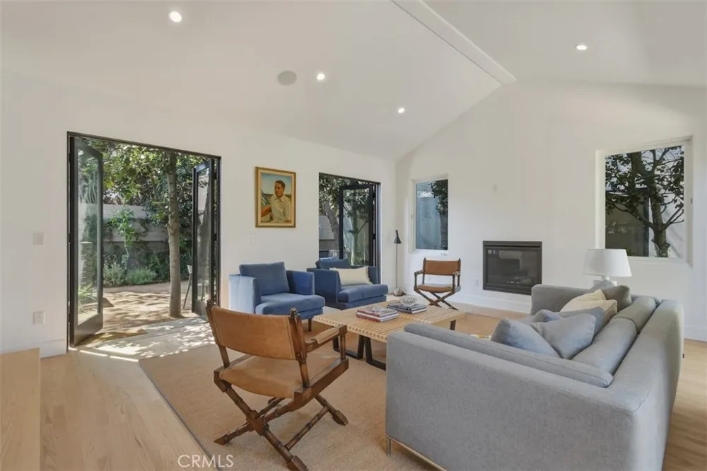 16943 Hartland Lake Balboa, CA 91406