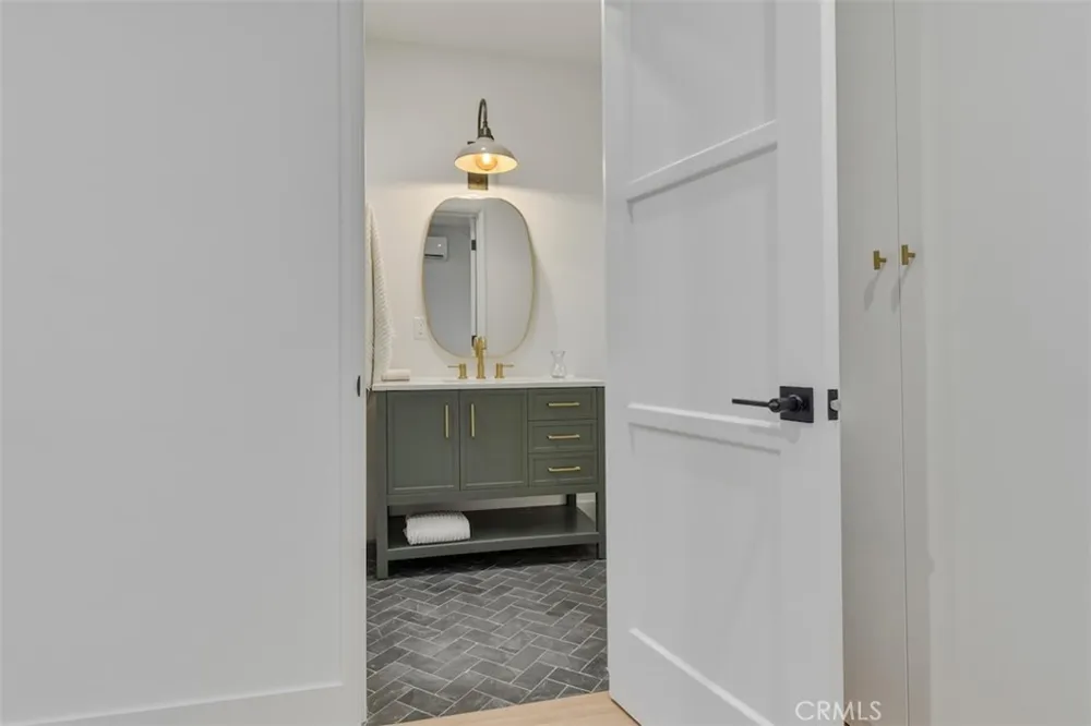 16943 Hartland Lake Balboa, CA 91406