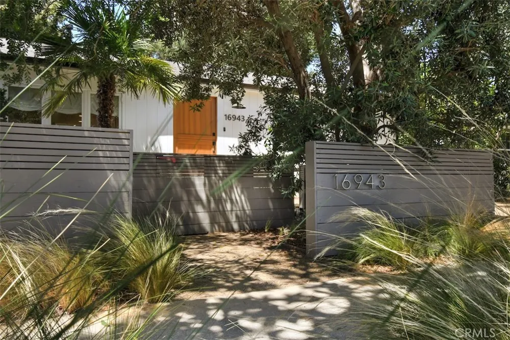 16943 Hartland Lake Balboa, CA 91406