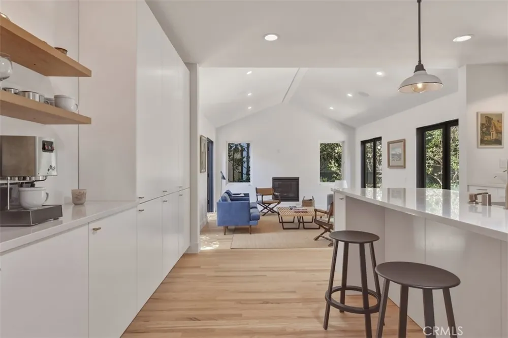 16943 Hartland Lake Balboa, CA 91406
