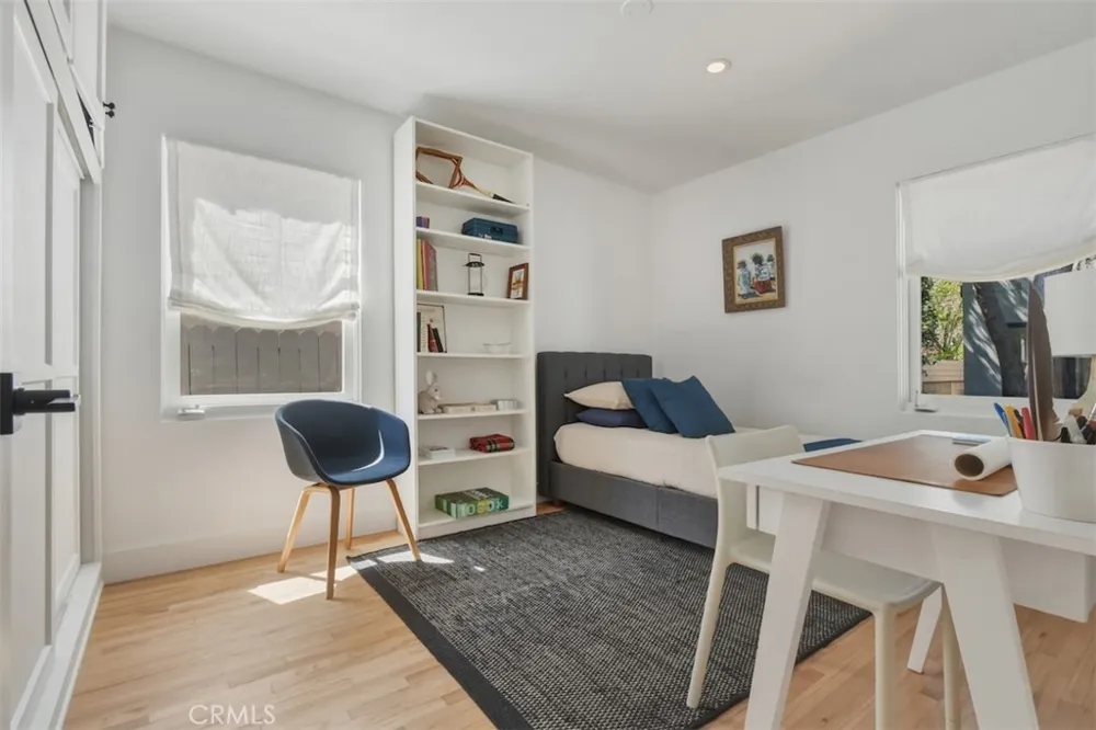 16943 Hartland Lake Balboa, CA 91406