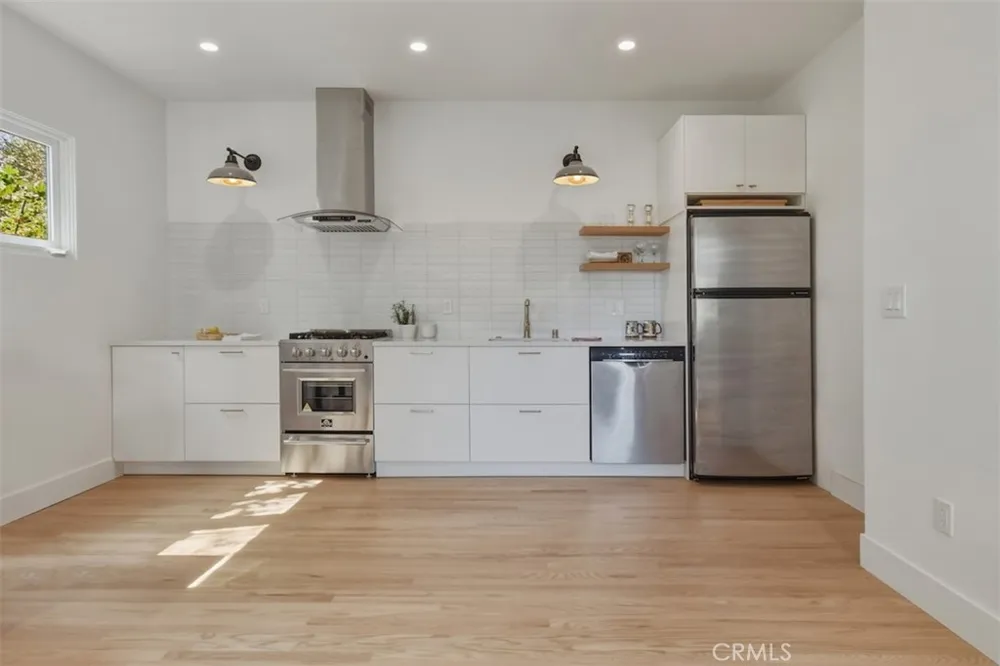 16943 Hartland Lake Balboa, CA 91406