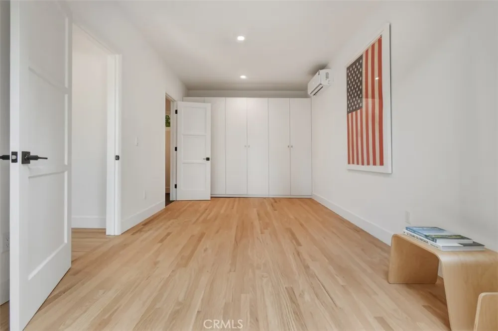 16943 Hartland Lake Balboa, CA 91406
