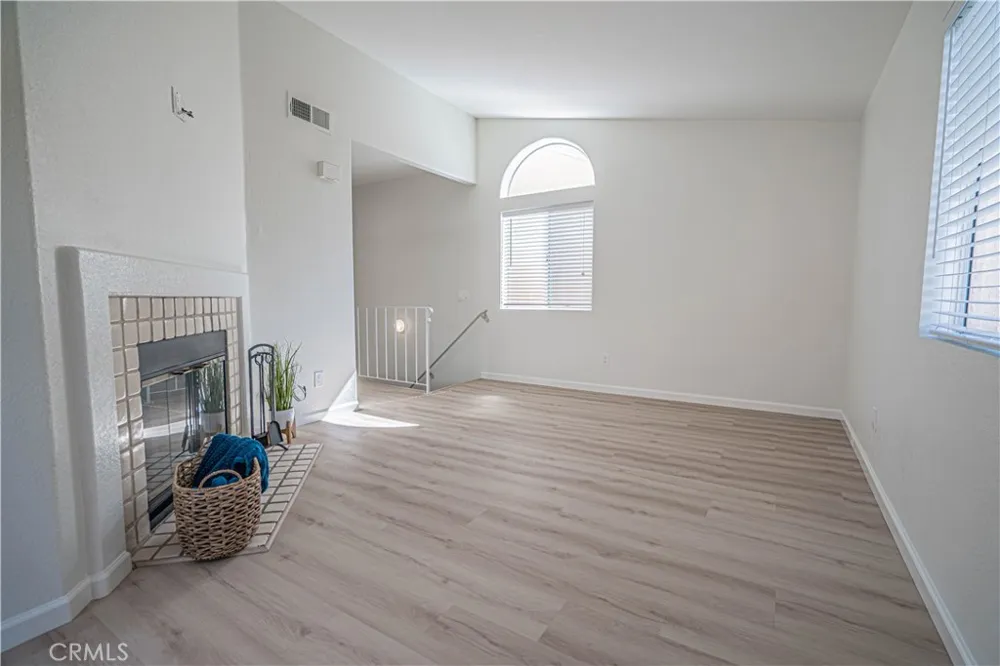18834 Vista Del Canon #E Newhall, CA 91321