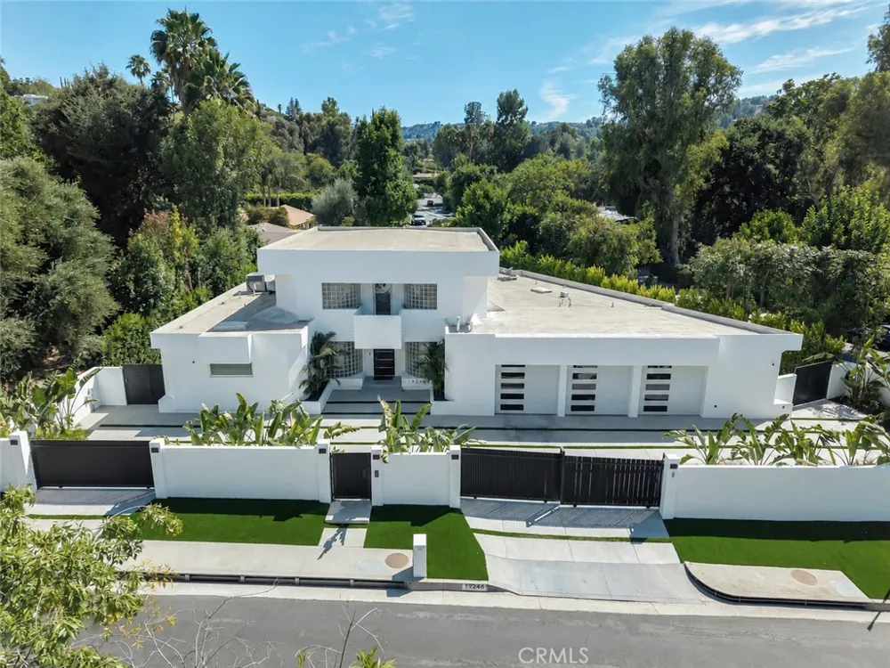 19246 Rosita Street Tarzana, CA 91356