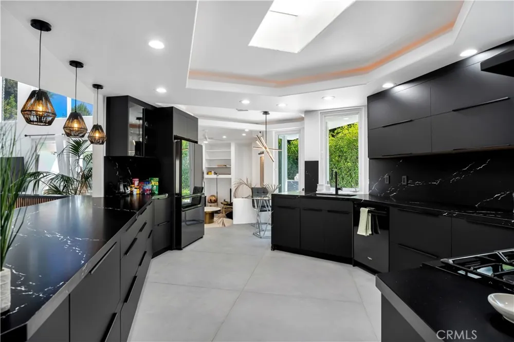 19246 Rosita Street Tarzana, CA 91356