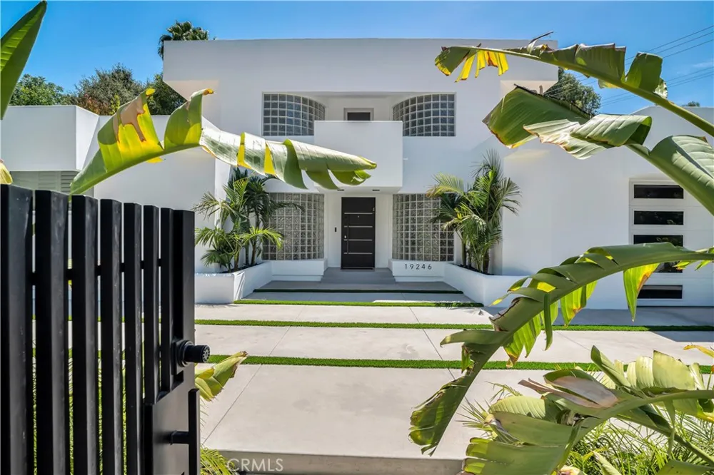 19246 Rosita Street Tarzana, CA 91356