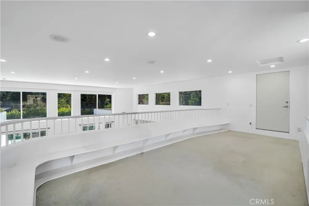 19246 Rosita Street Tarzana, CA 91356