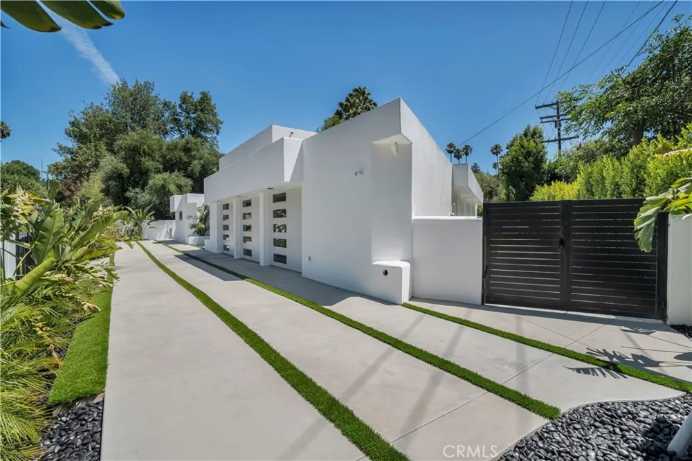 19246 Rosita Street Tarzana, CA 91356